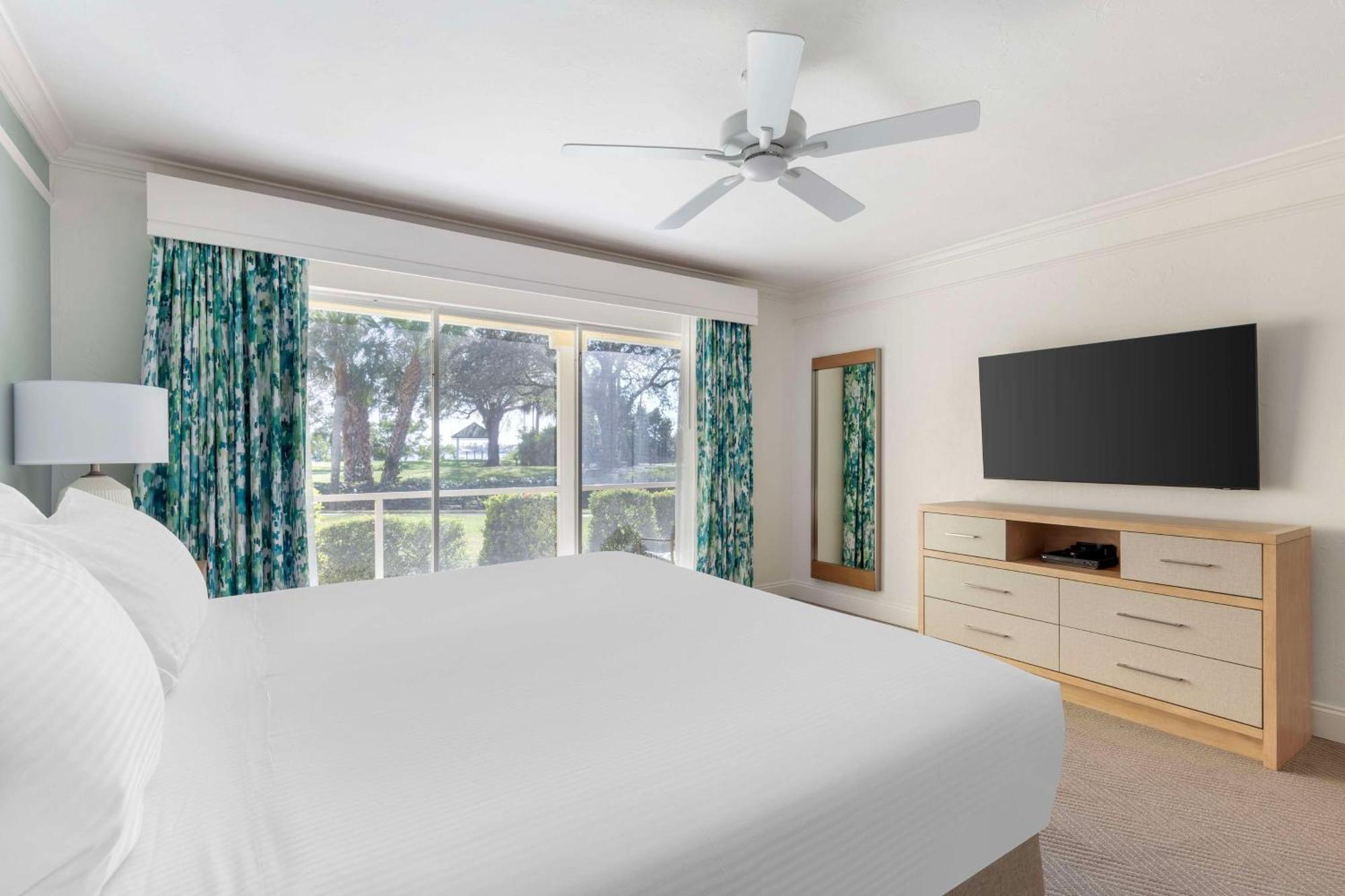 Отель Hilton Vacation Club Charter Club Naples Bay Экстерьер фото
