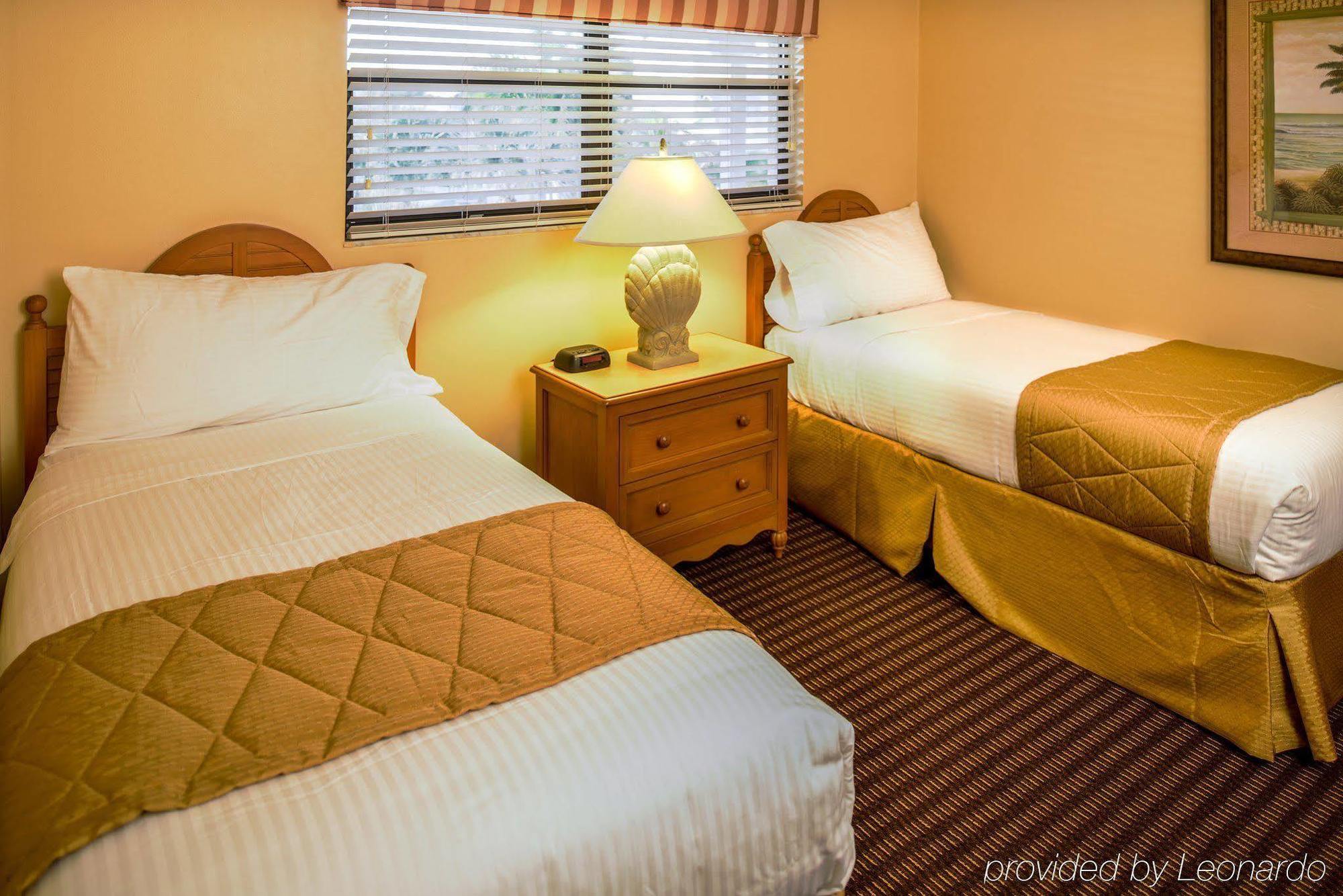 Отель Hilton Vacation Club Charter Club Naples Bay Экстерьер фото
