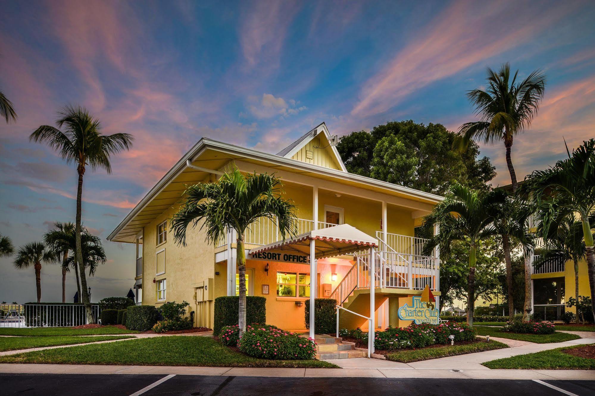Отель Hilton Vacation Club Charter Club Naples Bay Экстерьер фото